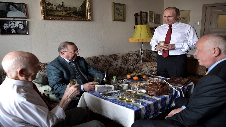 بوتين يتشارك الحوار مع لازار ماتفييف