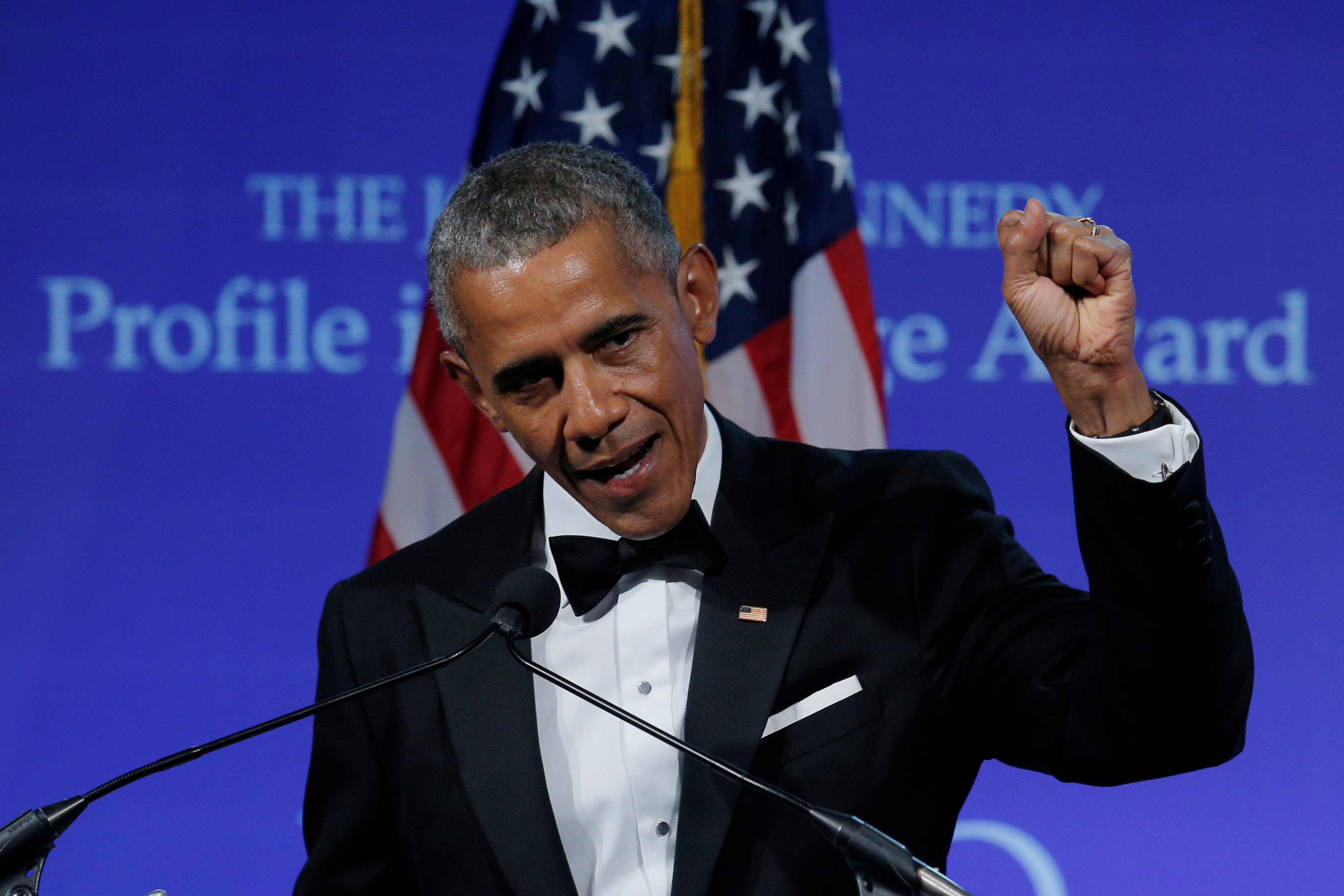 باراك أوباما يتحدث خلال استلامه جائزة الشجاعة