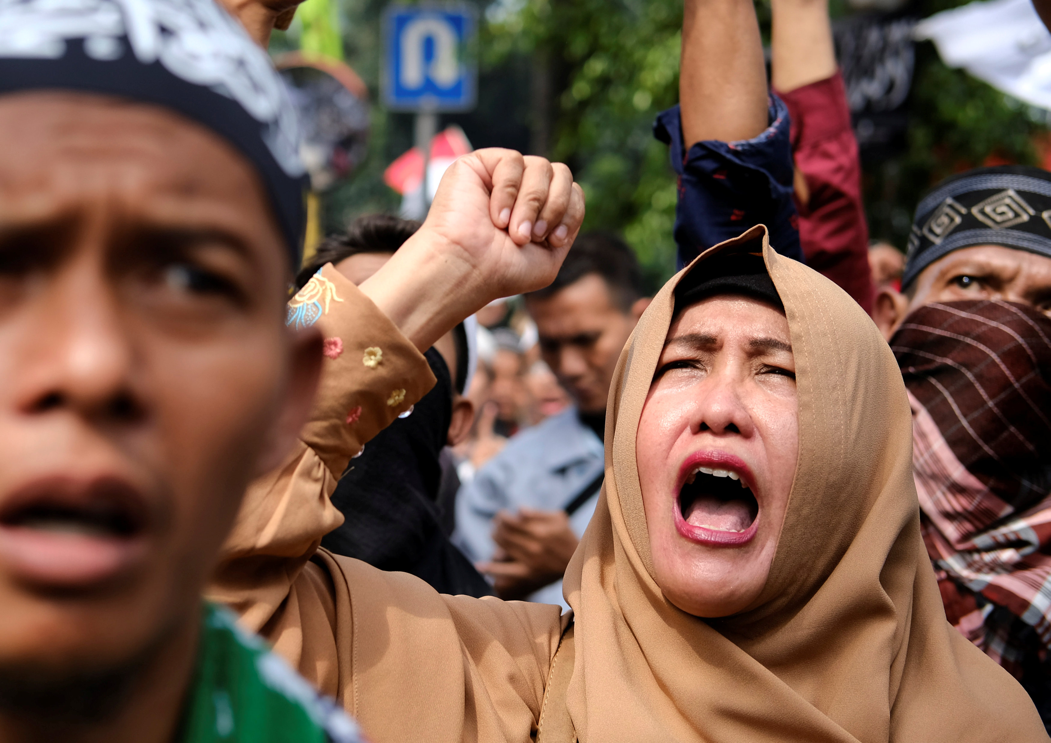 تأييد المواطنين فى إندونيسيا بحكم حبس حاكم جاكرتا