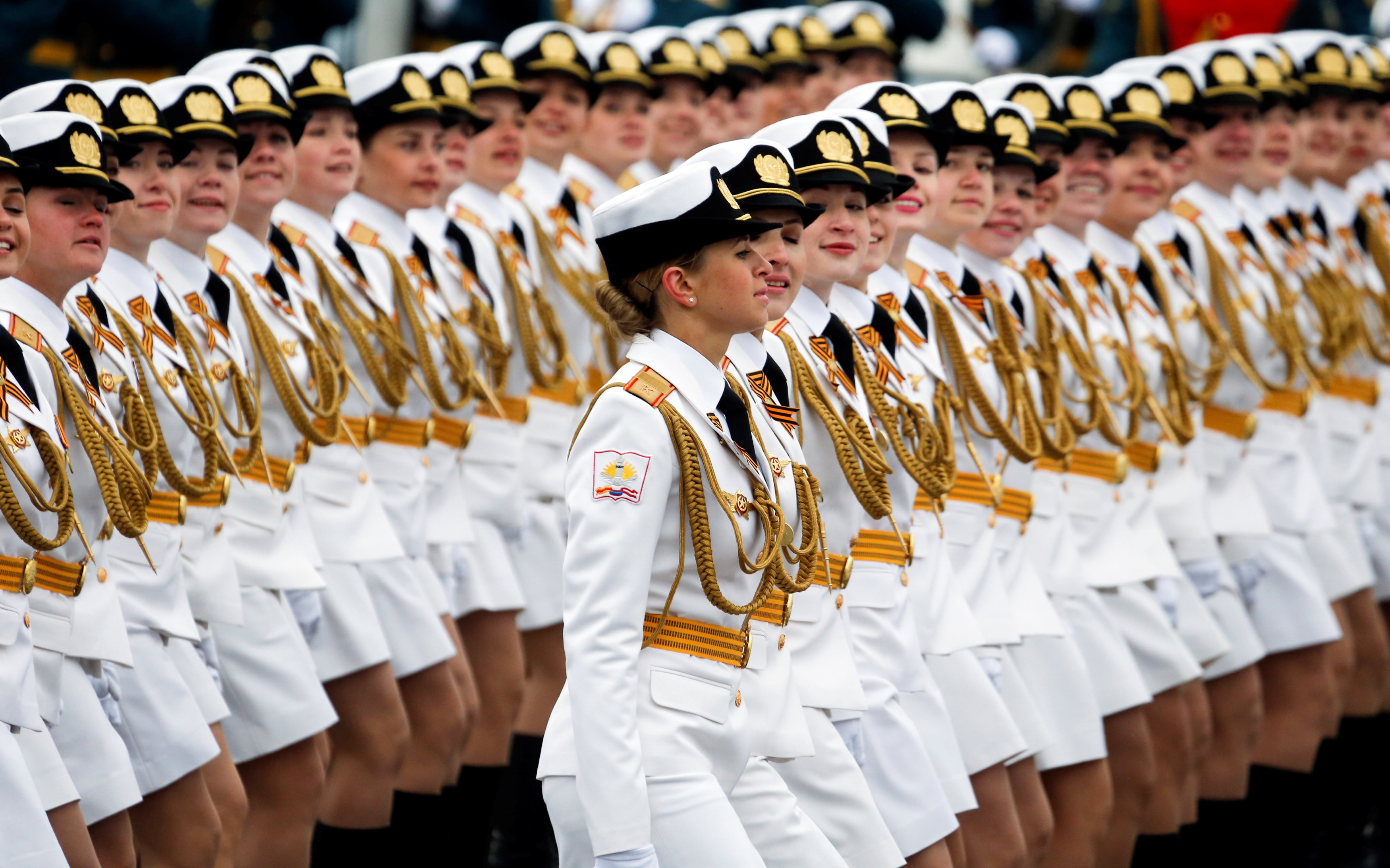 عرض للفتيات بالجيش الروسى
