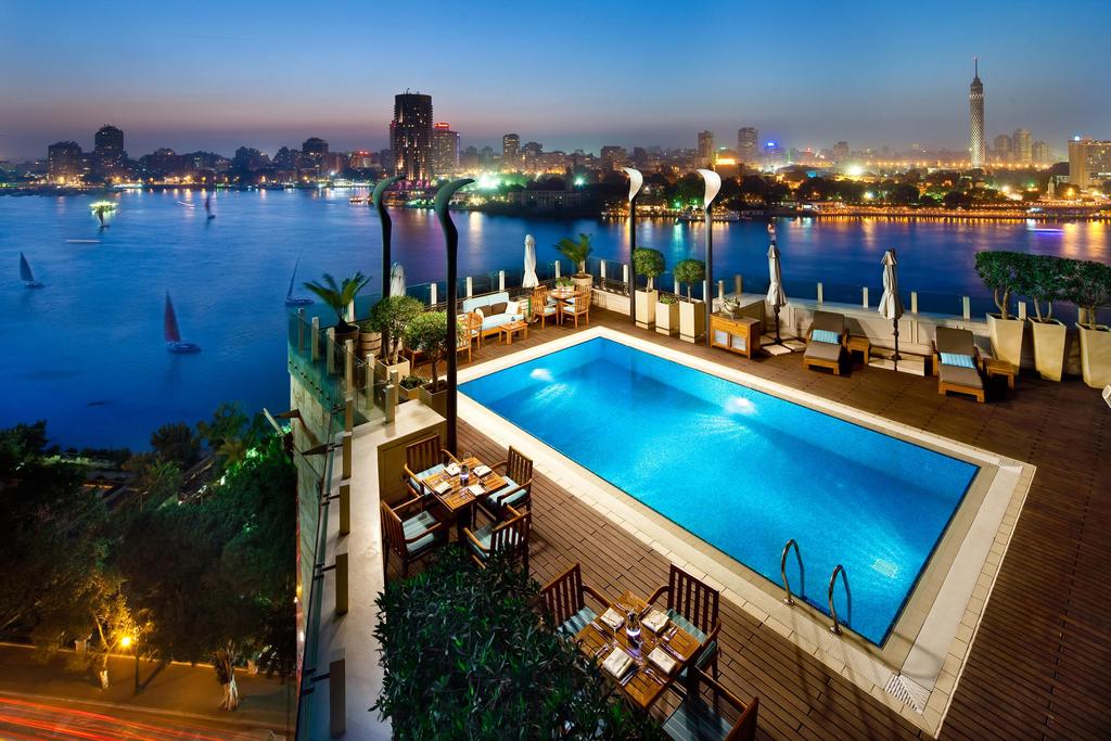 حمام السباحة بفندق كمبنسكى النيل