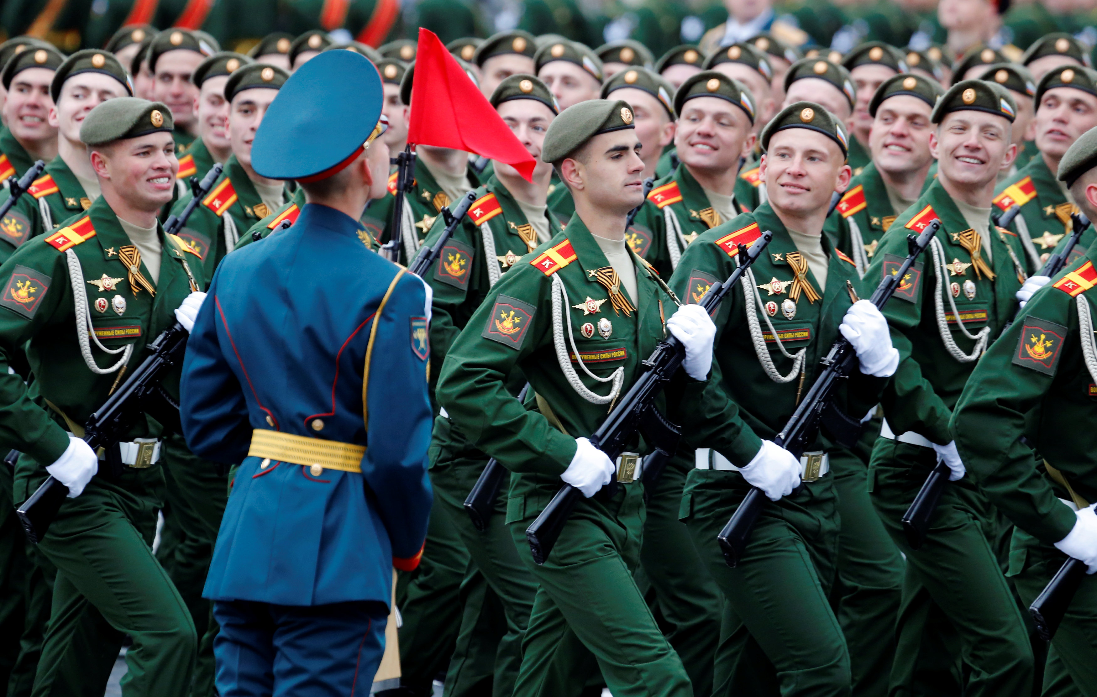 انطلاق العروض العسكرية باحتفالات النصر فى روسيا