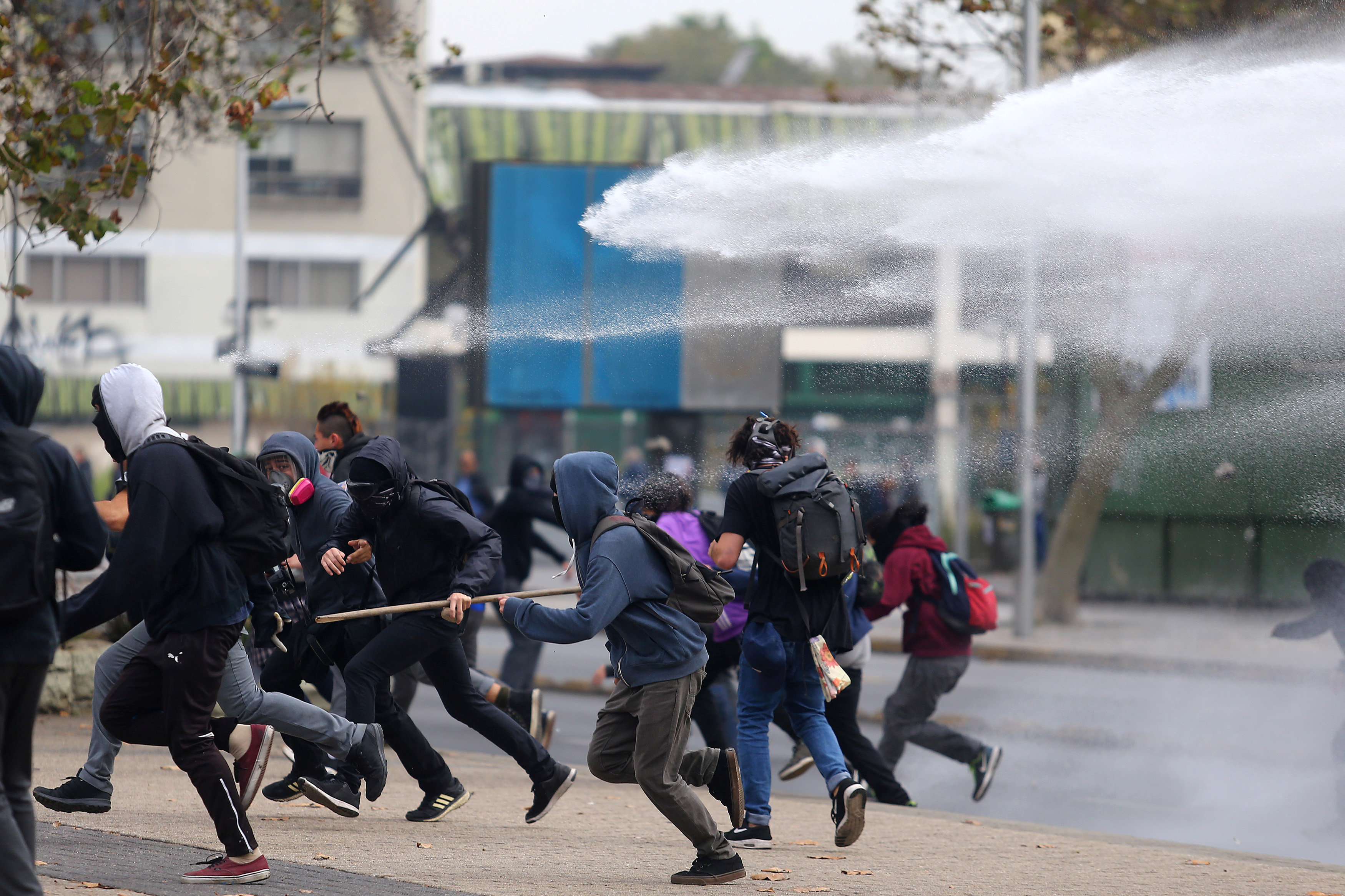 اشتباكات بين الشرطة وطلاب فى تشيلى للمطالبة بإصلاح التعليم