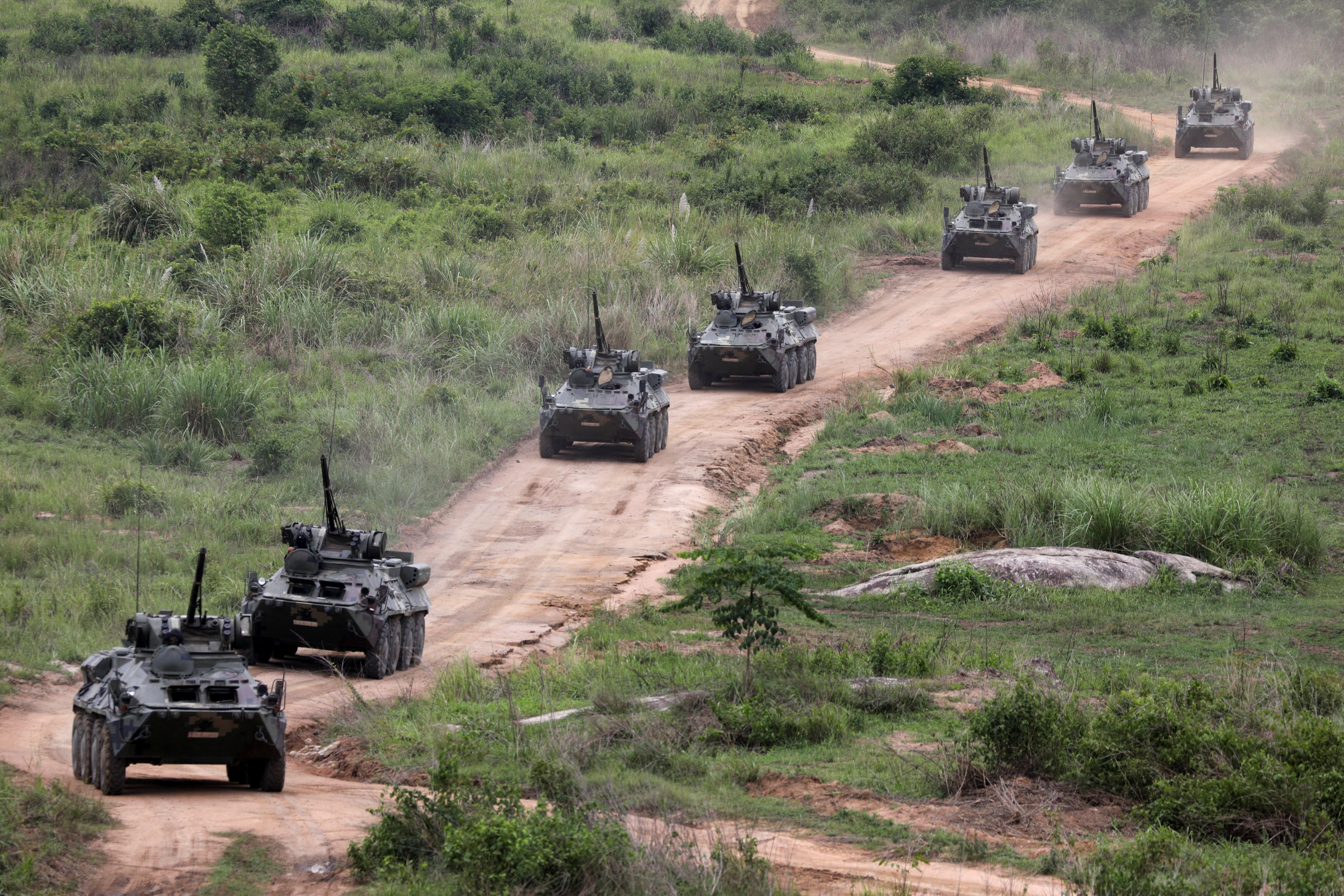 تحركات المدفعية فى أرض التدريبات للقوات التايلاندية