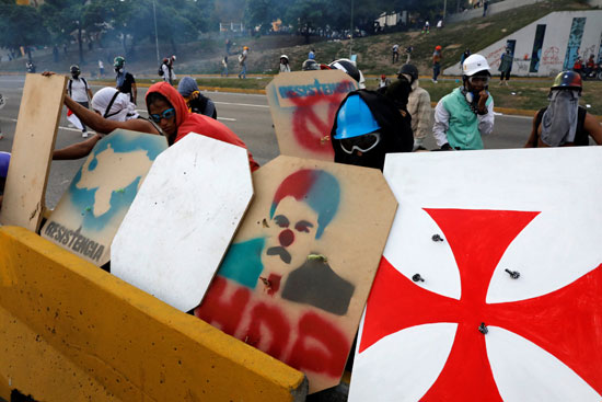 اشتباكات بين المعارضة الفنزويلية والشرطة