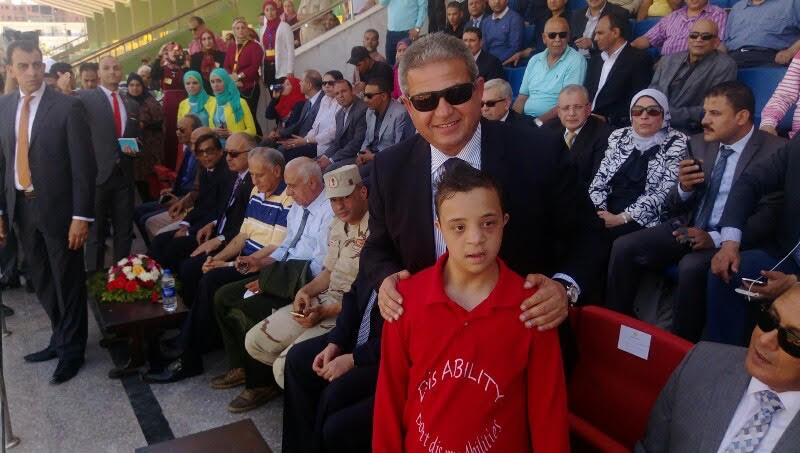 الطفل زياد جمال مع وزير الشباب