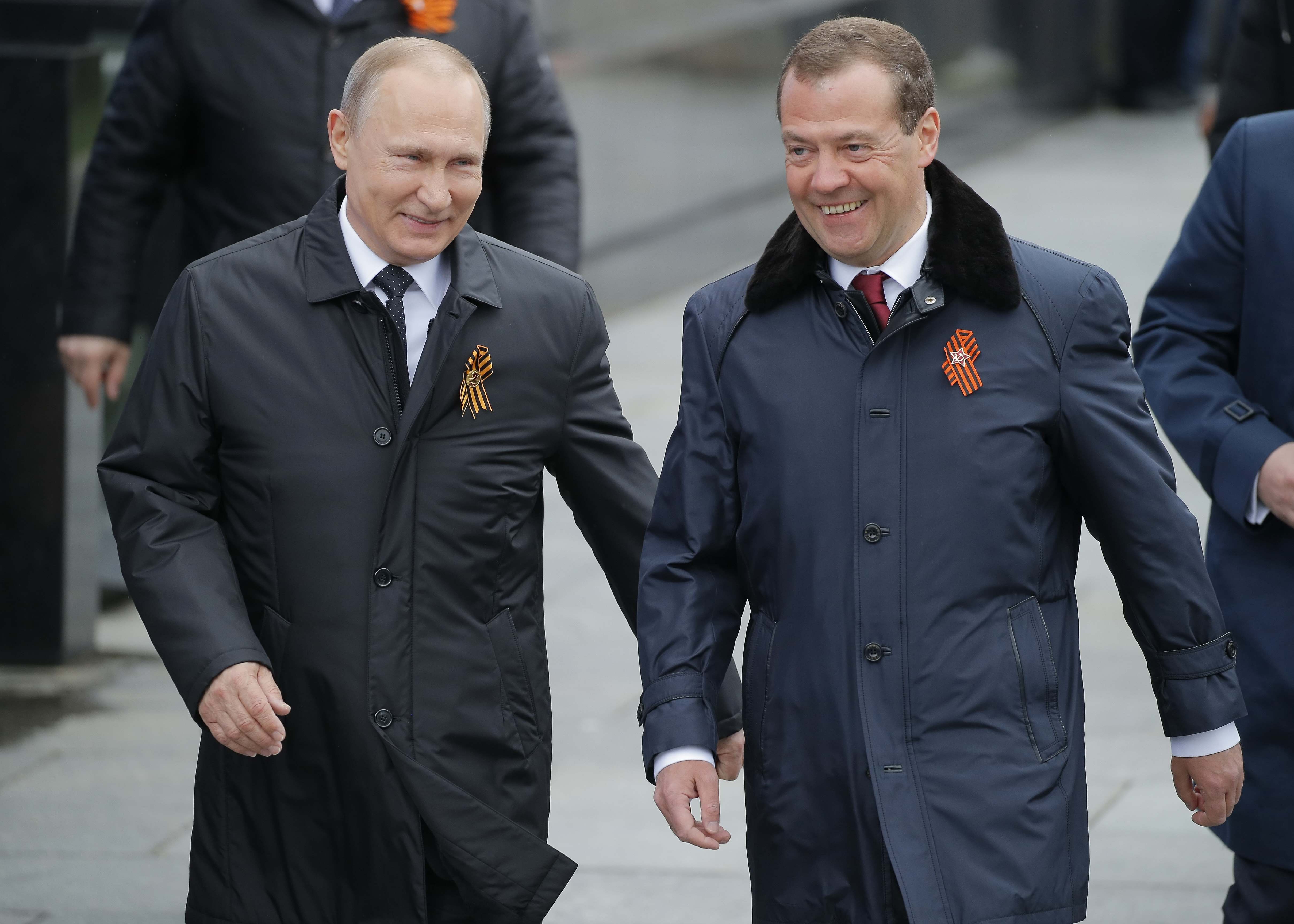 الرئيس الروسى ورئيس الوزراء يصلان ساحة الاحتفالات