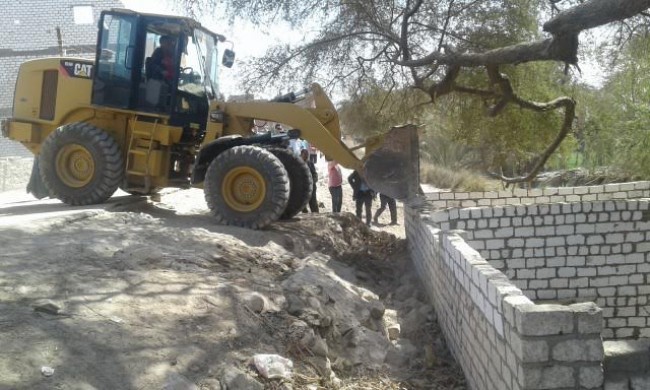 إزالة التعديات بقرية فناره بمدينة فايد