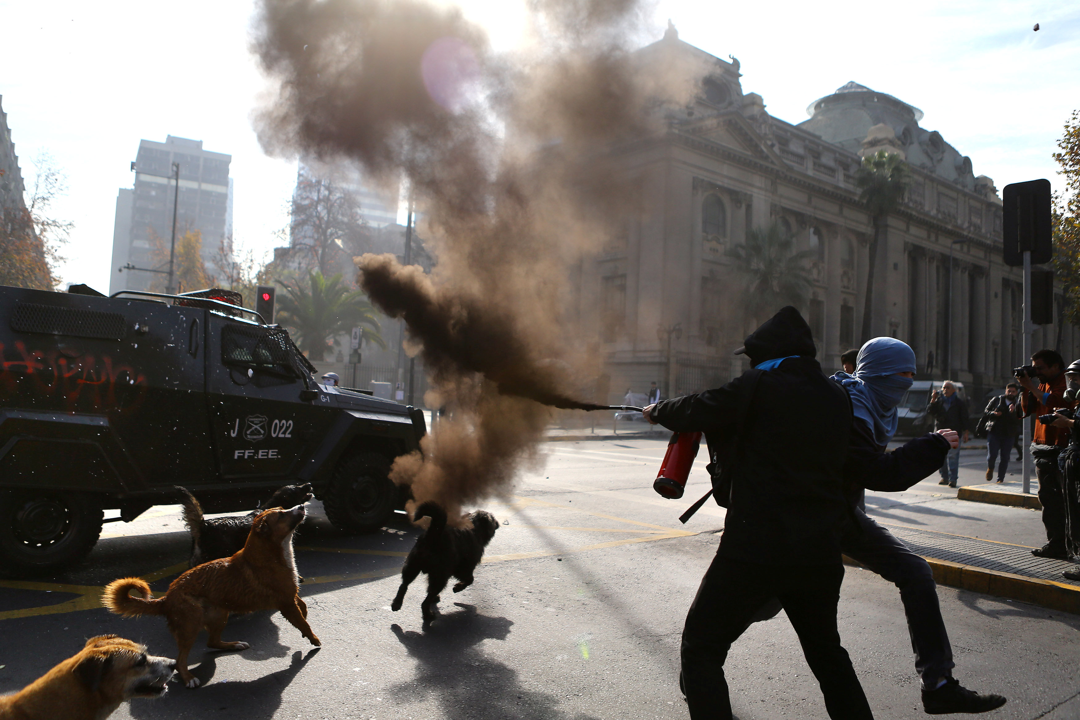 اشتباكات بين الشرطة وطلاب فى عاصمة تشيلى