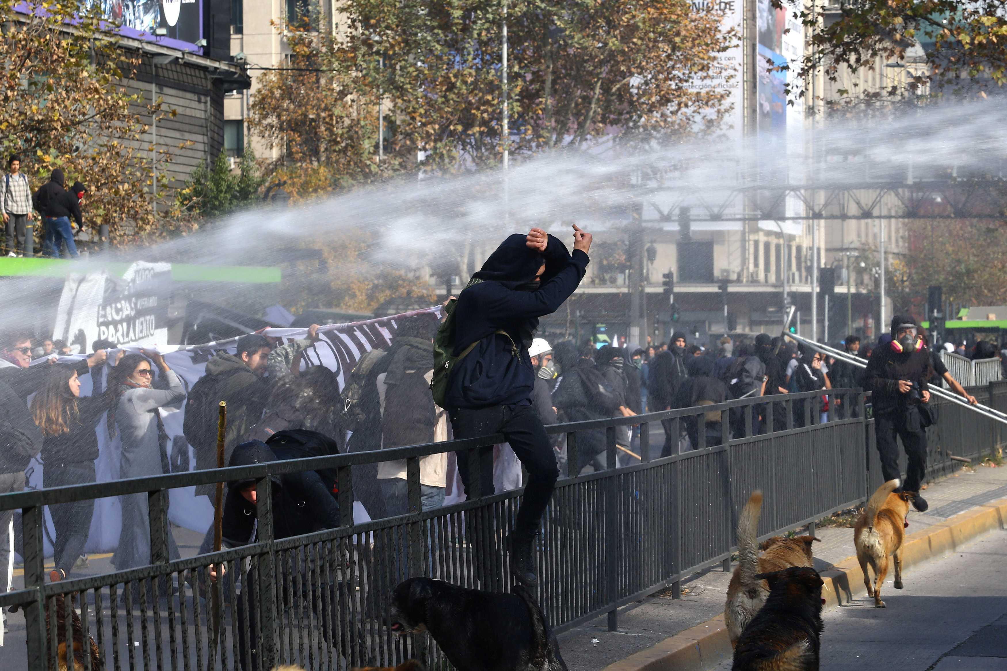 اشتباكات بين الشرطة ومتظاهرين فى تشيلى