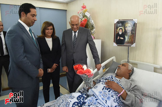 رئيس البرلمان يزور إلى معهد ناصر لزيارة مصابى حادث المنيا الإرهابى (4)