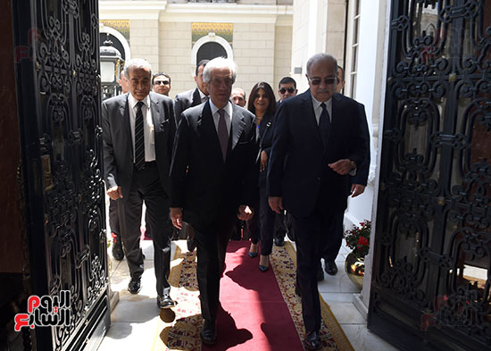 شريف اسماعيل ورئيس اروجوى (4)