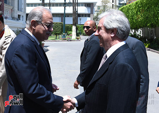 شريف اسماعيل ورئيس اروجوى (1)