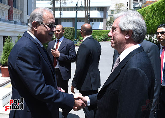 شريف اسماعيل ورئيس اروجوى (2)