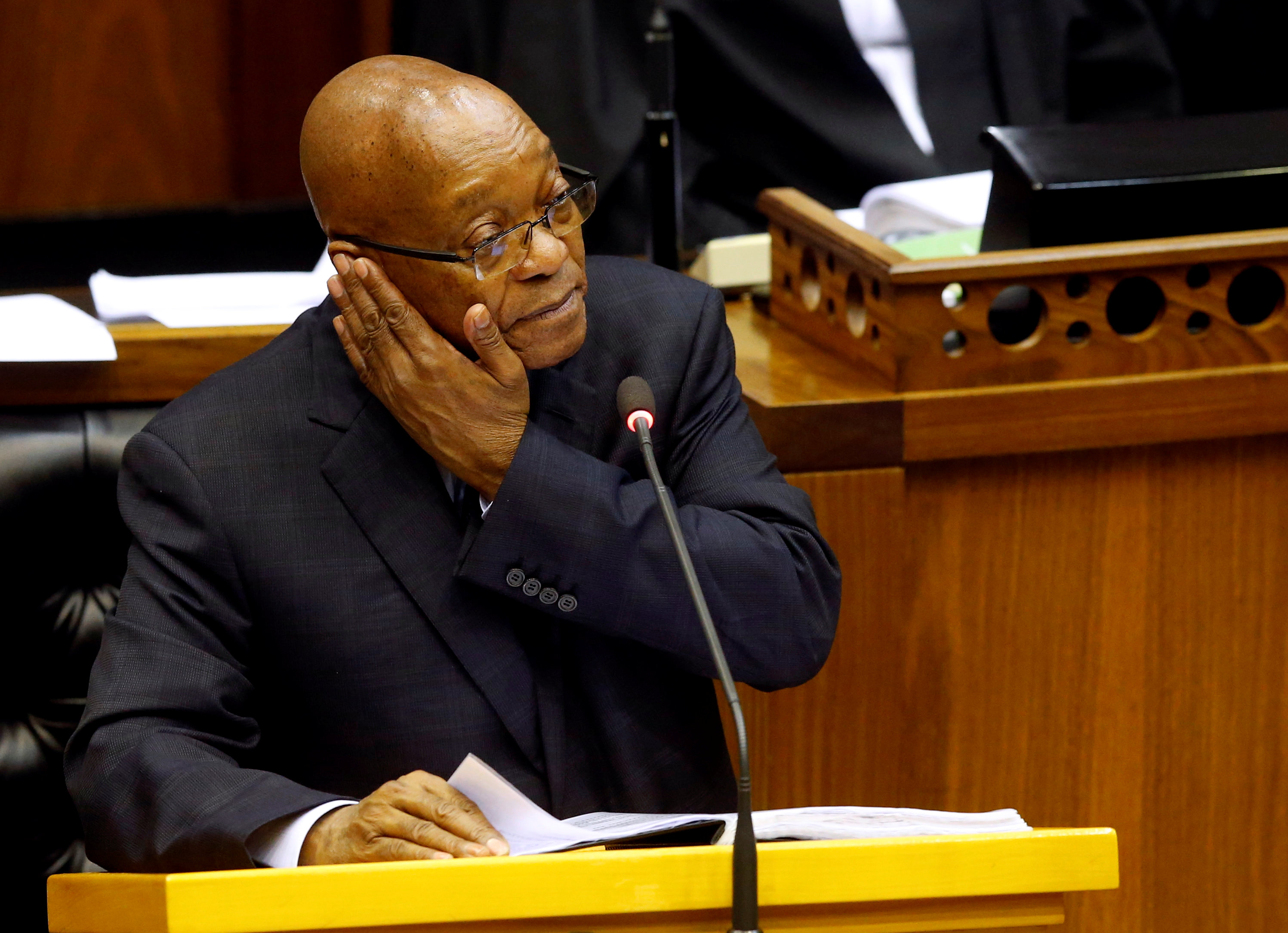 جاكوب زوما رئيس جنوب أفريقيا يتحدث إلى النواب فى البرلمان