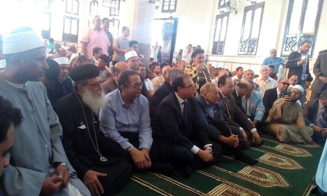 راعى كنيسة دكرنس يشارك فى إفتتاح مسجد بالدقهلية (6)
