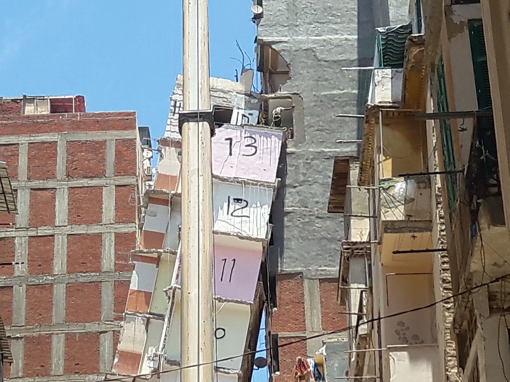 عقار الازاريطة فى يومة التاسع (4)