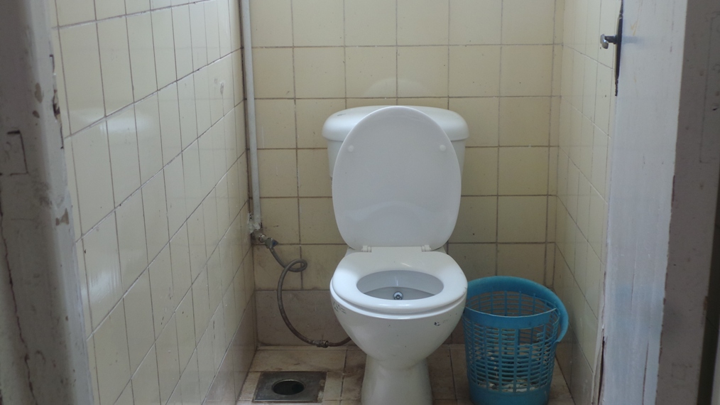 12- حمامات الطلاب التى تم تكريبها فى عام 2016 اثناء التطوير