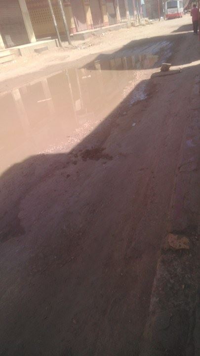 مياه الصرف تغرق شوارع ميت حمل (1)