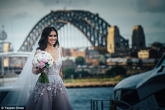 جريس بفستانها الوردى