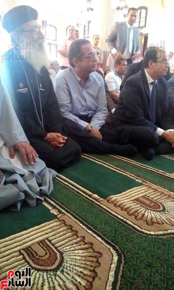 القمص روفائل داخل المسجد