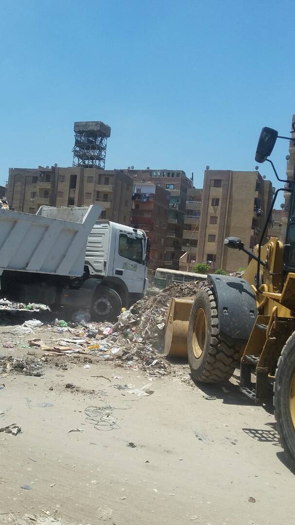 رفع القمامة بإحياء شرق وغرب شبرا الخيمة (5)