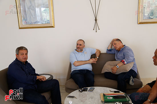 وزير الرياضة يلتقى هانى أبو ريدة فى فندق إقامة المنتخب بتونس (3)