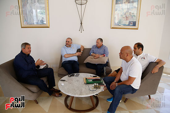 وزير الرياضة يلتقى هانى أبو ريدة فى فندق إقامة المنتخب بتونس (2)