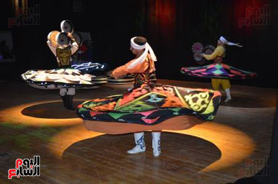 فن التنورة رقصة الدراويش فى احتفالات الأقصر