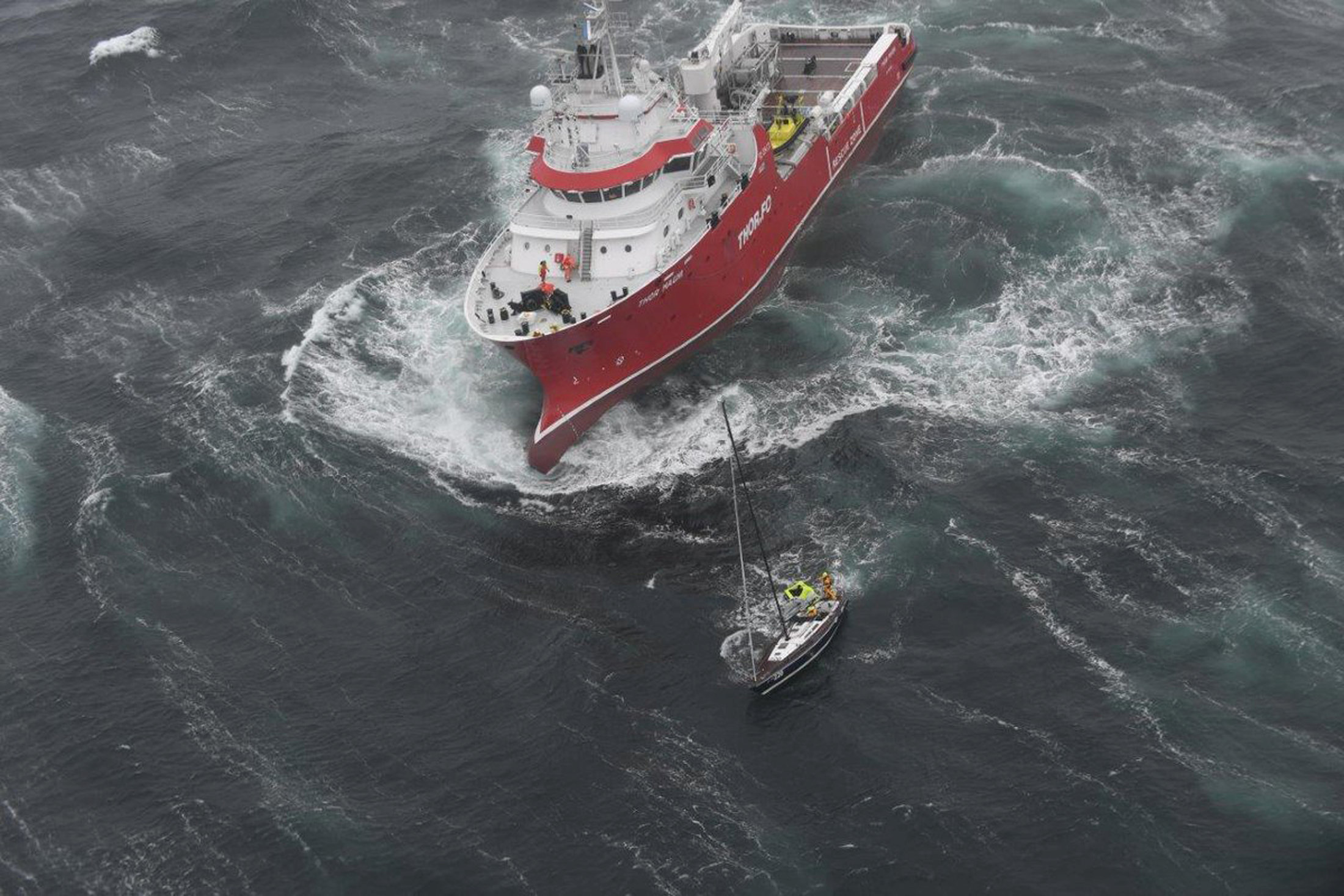خفر سواحل كندا تحاول إنقاذ سفينه شراعية تقطعت بها السبل فى المحيط الأطلسى