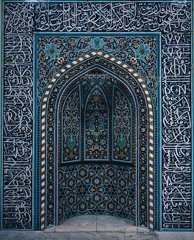 اللون الأزرق في زخرفة المساجد