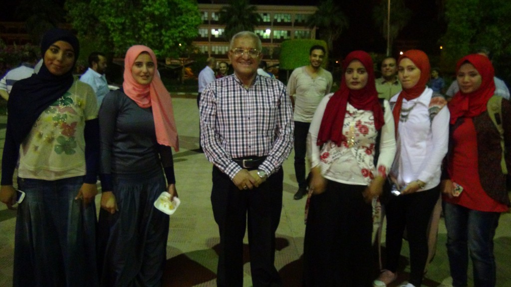رئيس جامعة المنيا فى حفل إفطار جماعى مع طلاب المدن الجامعية (1)