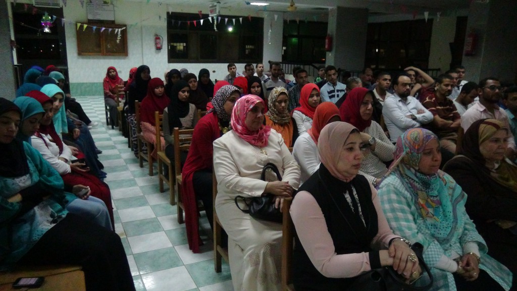 رئيس جامعة المنيا فى حفل إفطار جماعى مع طلاب المدن الجامعية (13)