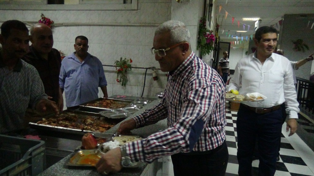 رئيس جامعة المنيا فى حفل إفطار جماعى مع طلاب المدن الجامعية (6)
