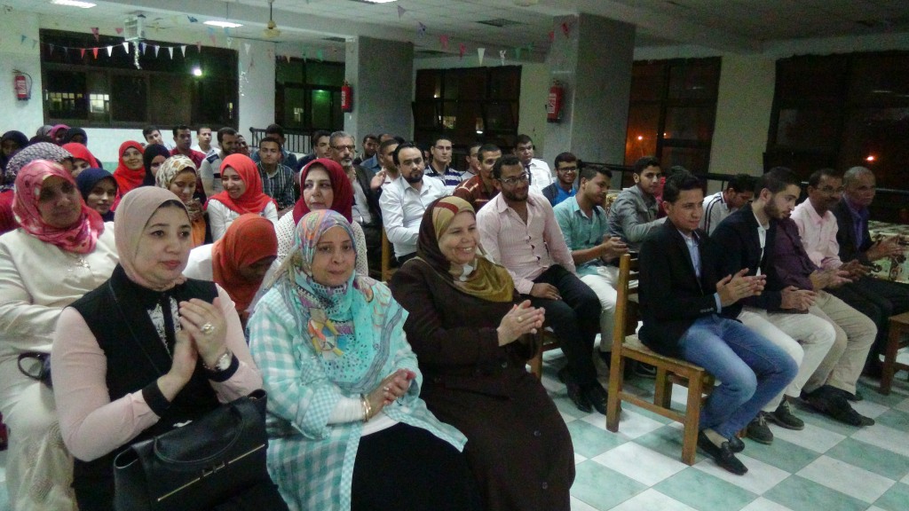رئيس جامعة المنيا فى حفل إفطار جماعى مع طلاب المدن الجامعية (15)