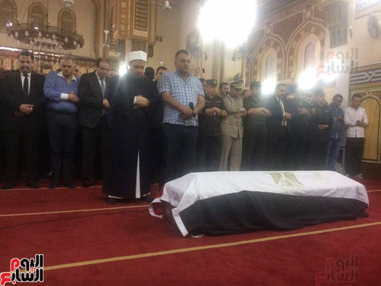  صلاة الجنازة على جثمان شهيد شربين بمسجد النصر