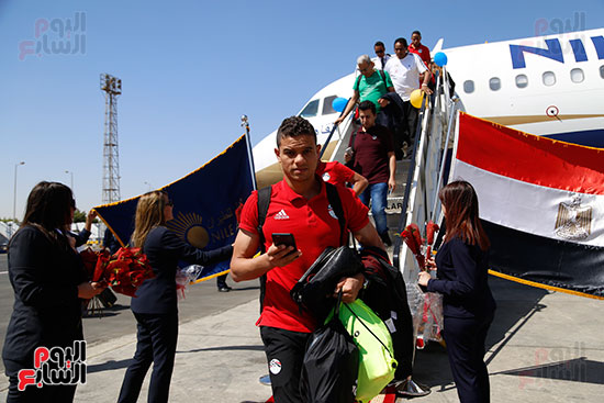 وصول بعثة منتخب مصر إلى مطار القاهرة  (19)