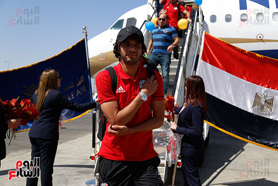 وصول بعثة منتخب مصر إلى مطار القاهرة  (17)