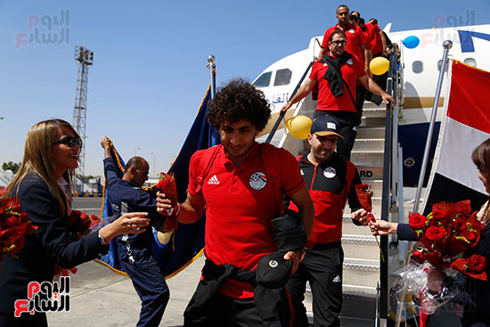 وصول بعثة منتخب مصر إلى مطار القاهرة  (7)