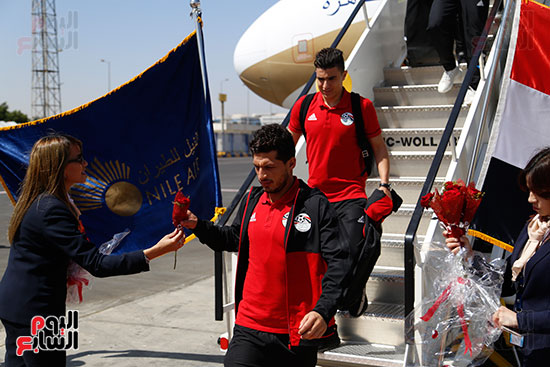 وصول بعثة منتخب مصر إلى مطار القاهرة  (10)