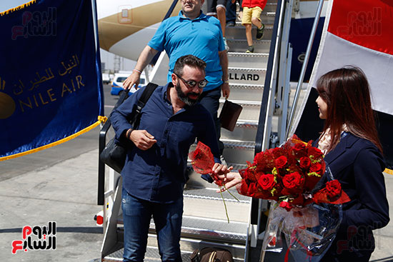 وصول بعثة منتخب مصر إلى مطار القاهرة  (3)