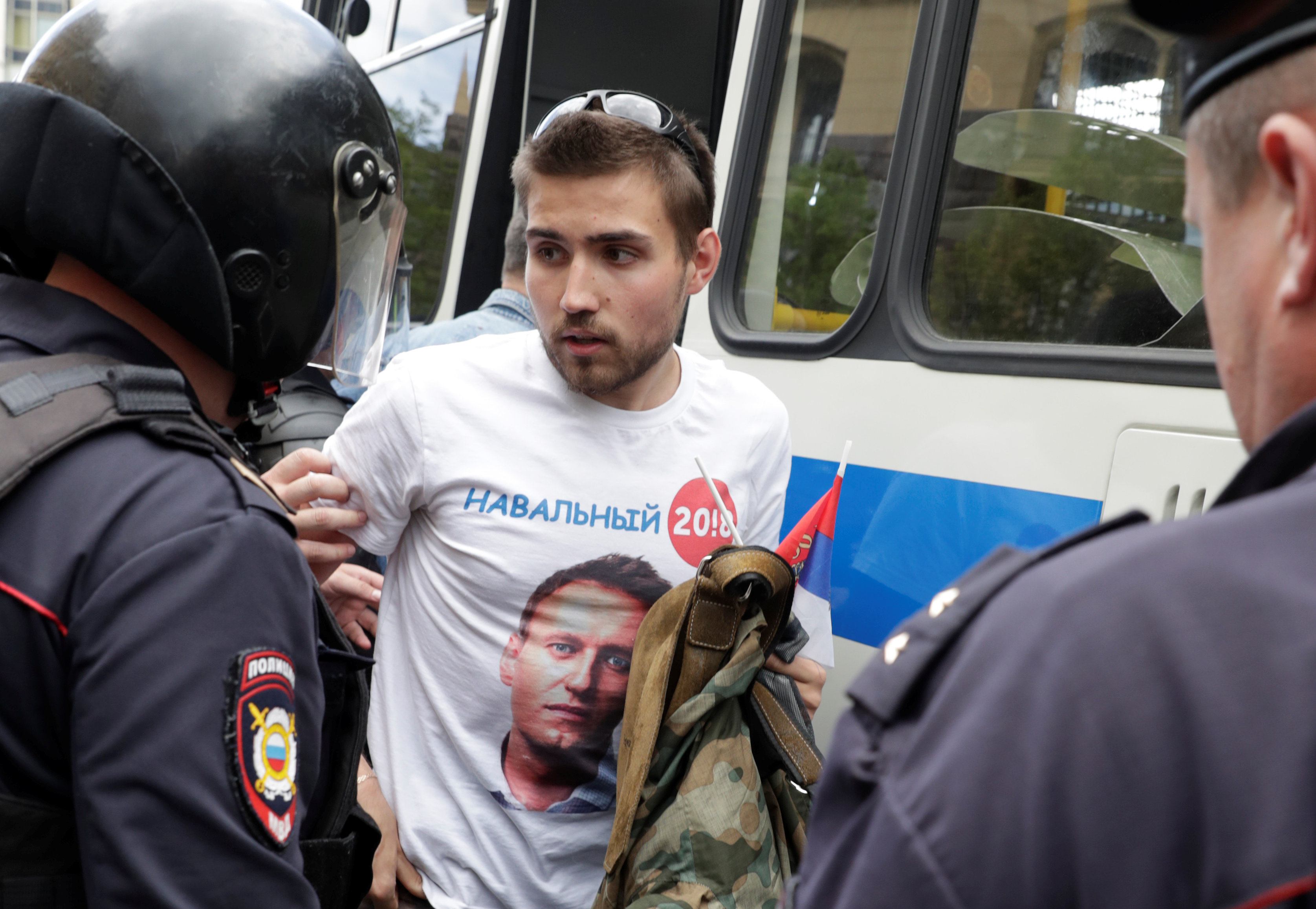 الشرطة الروسية تشن حملة اعتقالات