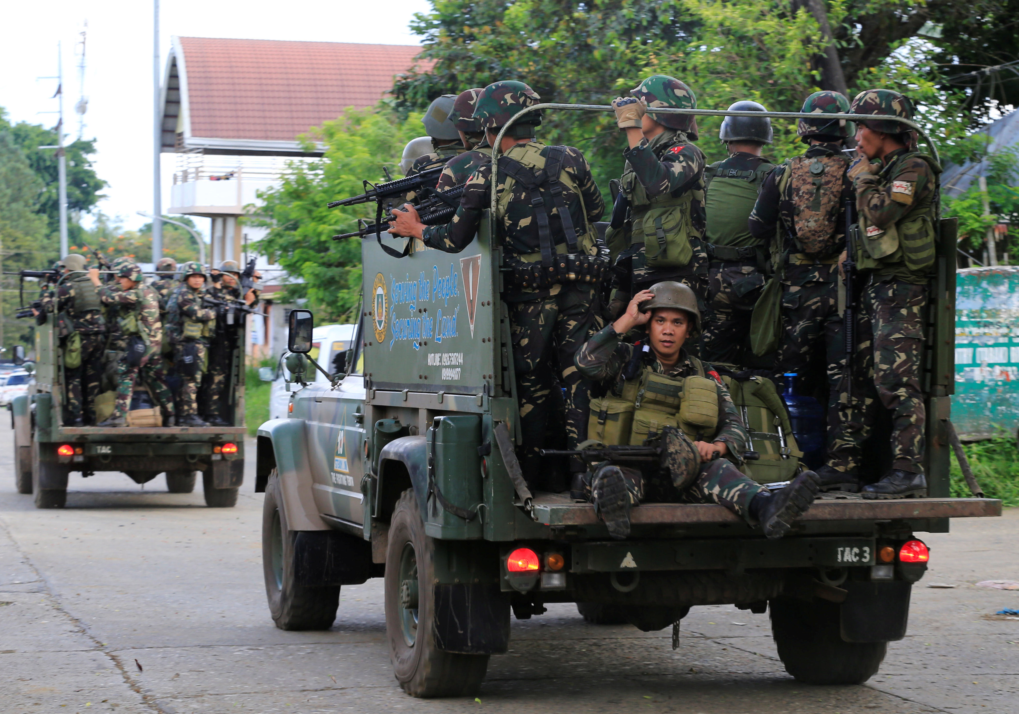 القوات الفلبينية تواصل هجومها على المتمردين وتنقذ عدد من المدنيين بمدينة المراوى