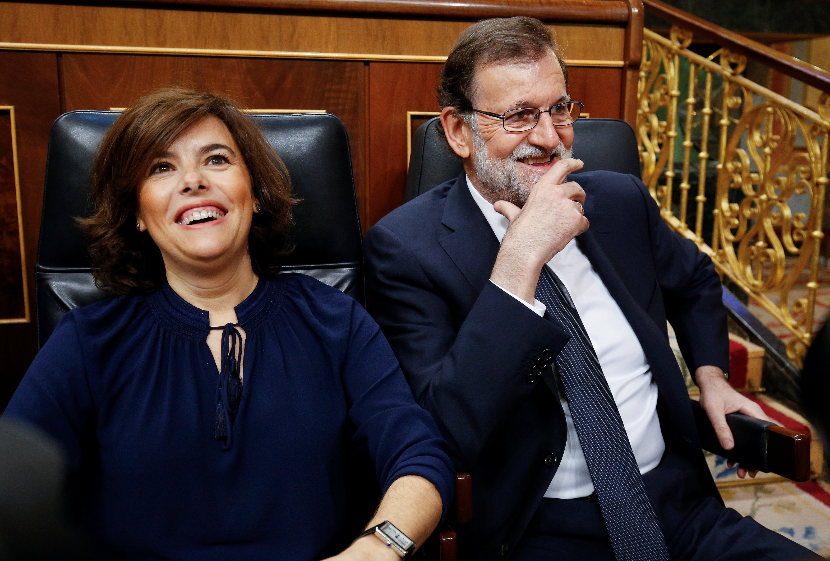 رئيس الوزراء الاسبانى ونائب رئيس الوزراء خلال جلسة طرح الثقة