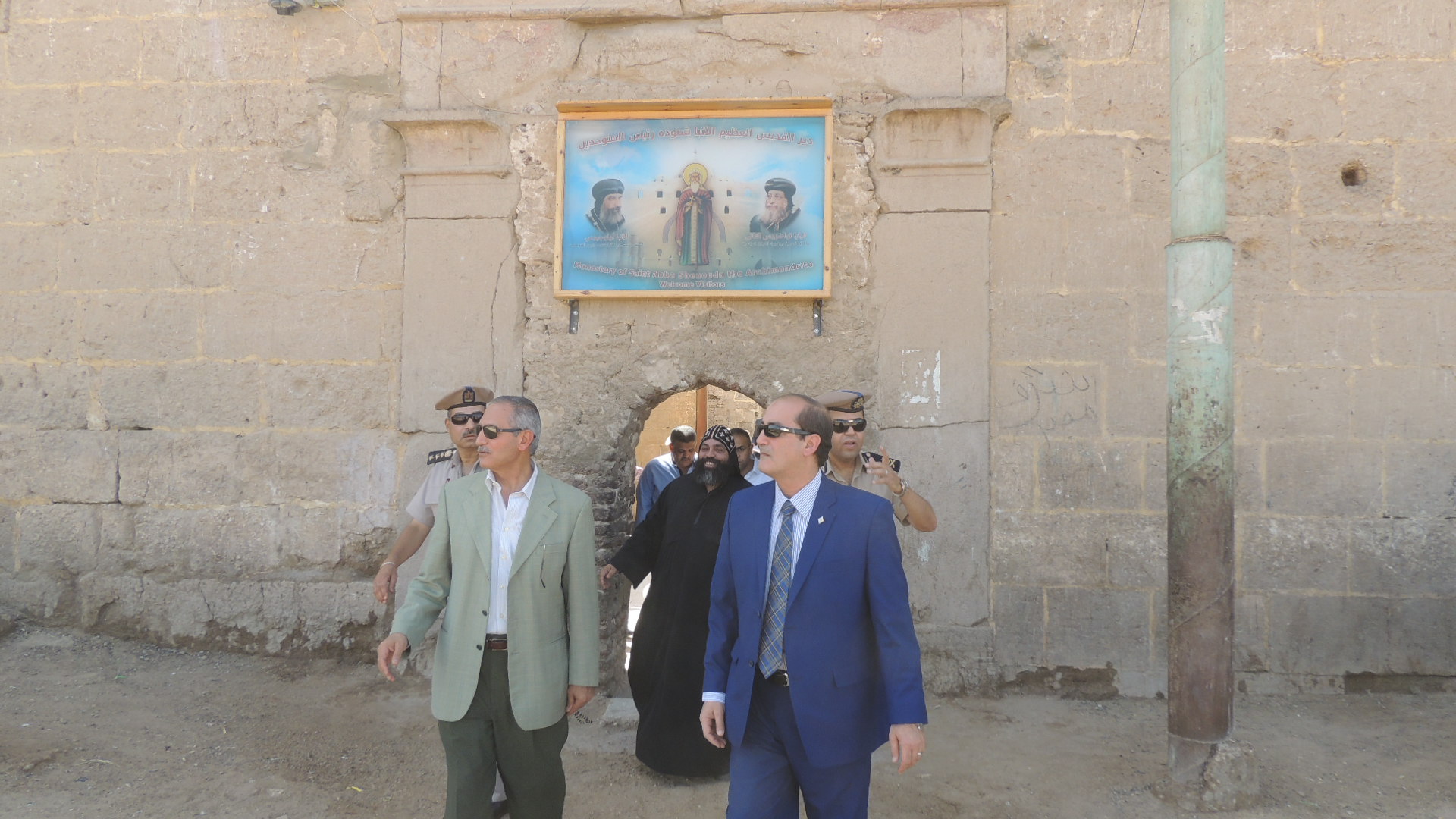  جولة لمساعد الوزير ومدير أمن سوهاج داخل الدير