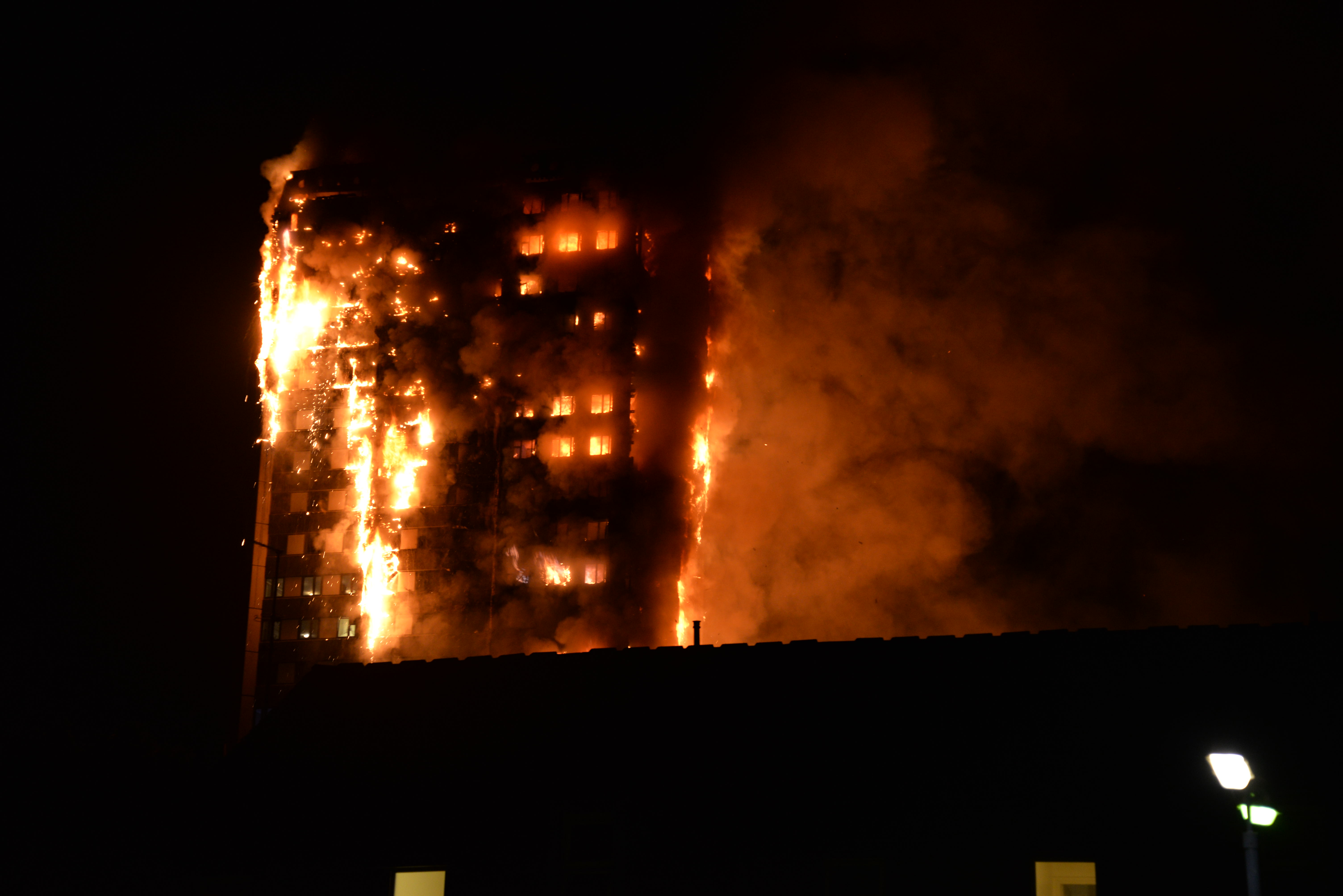 حريق برج في لندن