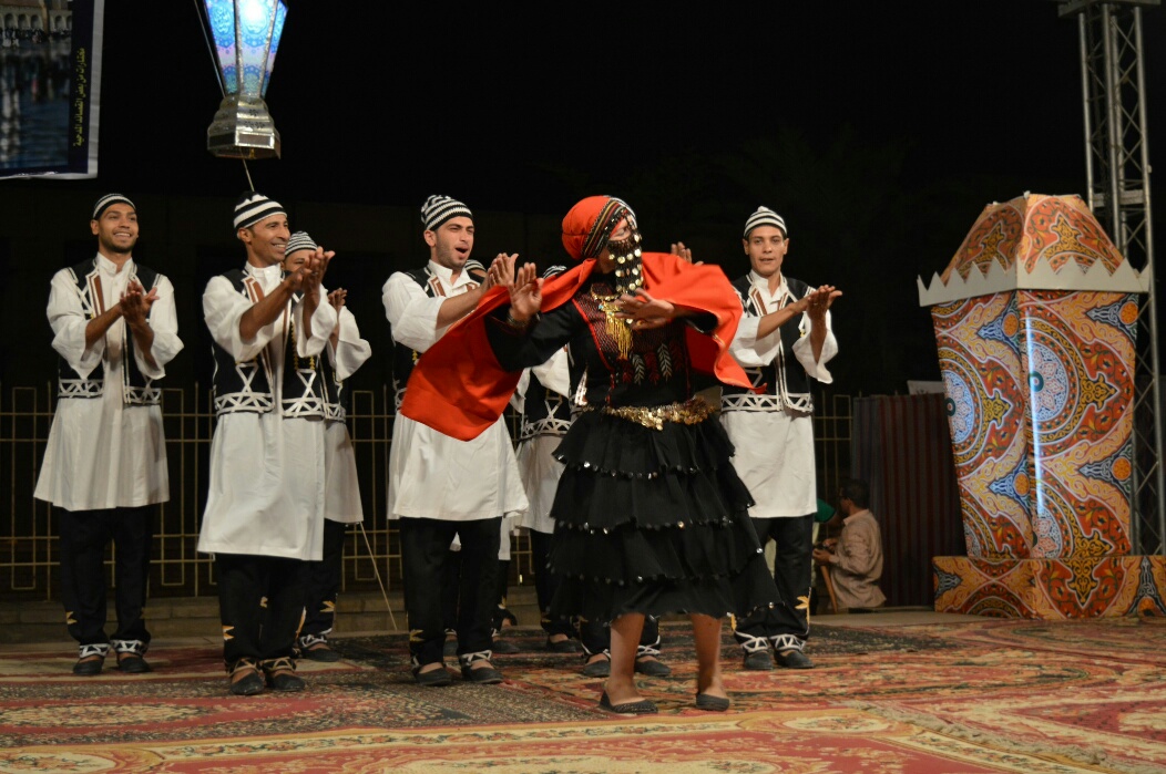 أبناء الواحات يرقصون بساحة أبو الحجاج (2)