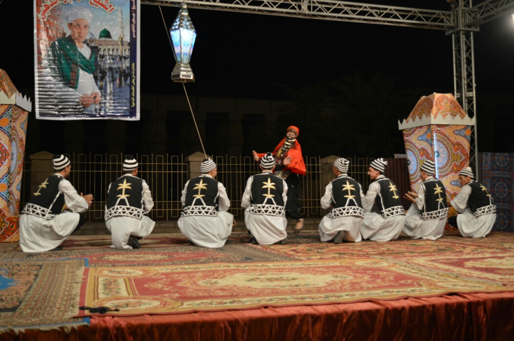 أبناء الواحات يرقصون بساحة أبو الحجاج (1)