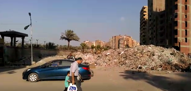 جانب أخر من تلال القمامة بشارع الشوربجى