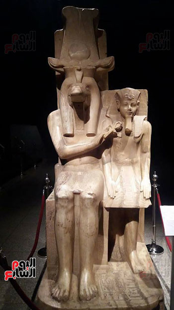 تماثيل الفراعنة المكتشفة حديثا داخل المتحف